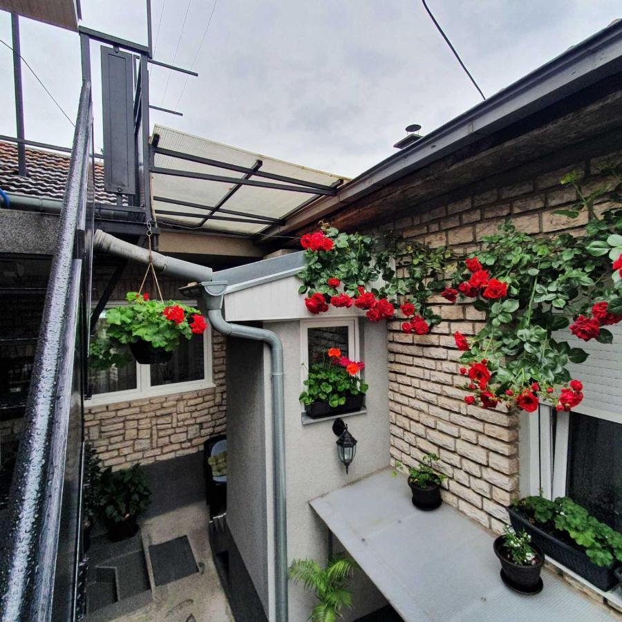 Fortress Apartments Ni Kültér fotó